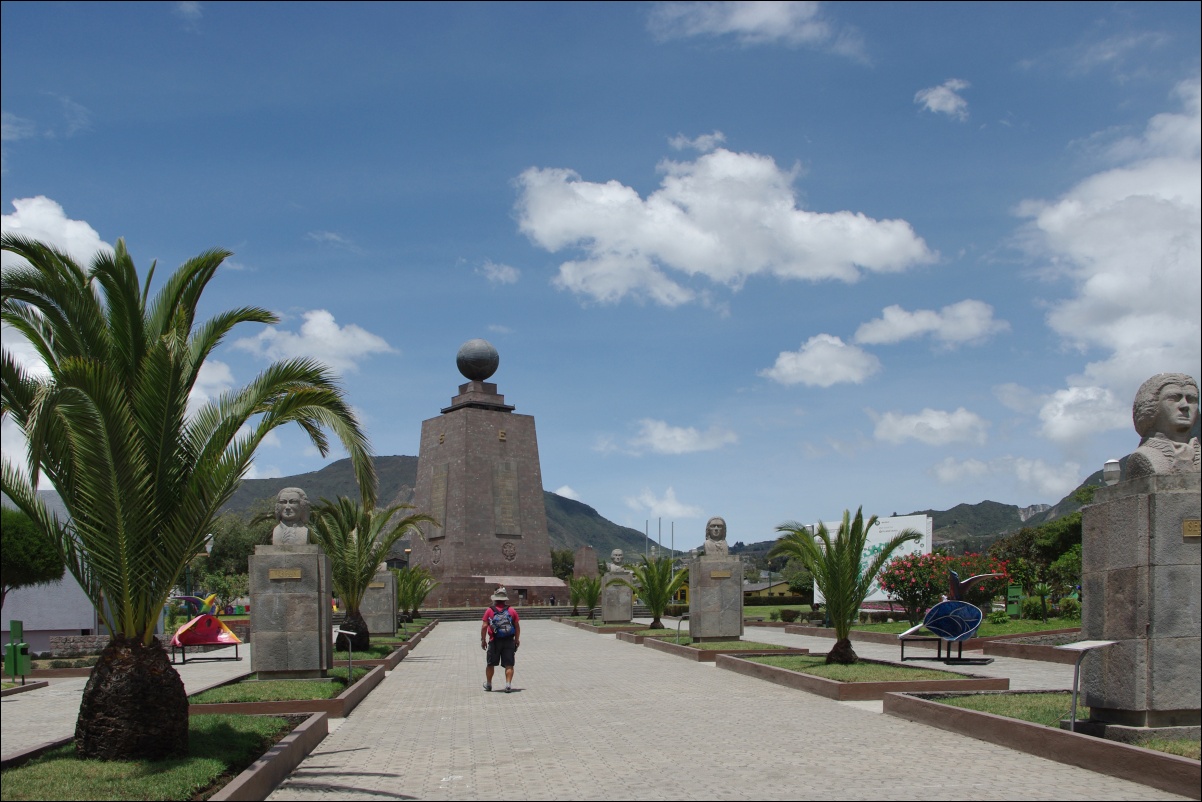 01095 01120 La Mitad del Mundo