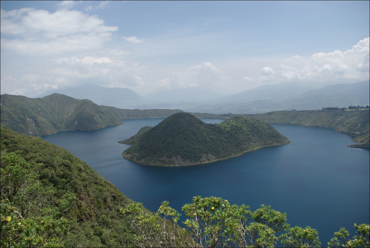14165 14250 Otavalo, Laguna Cuicocha