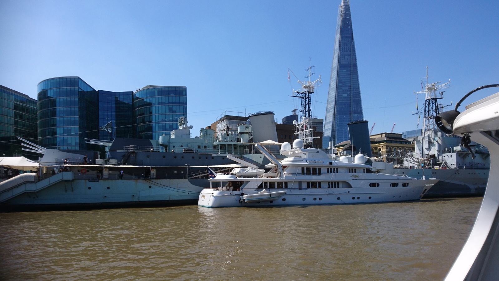 0560 MH London - plavba po řece Temži